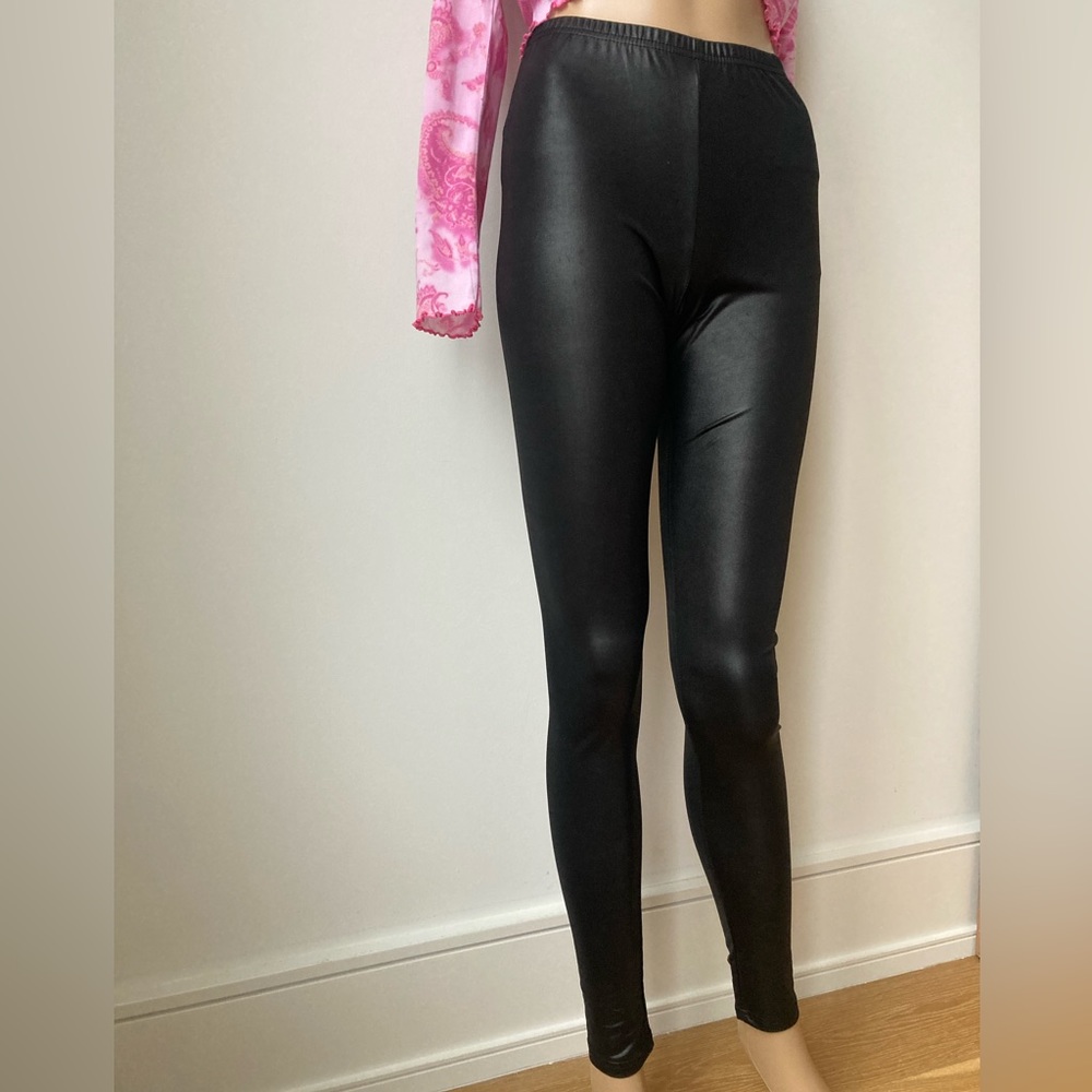 Shiny black leggings